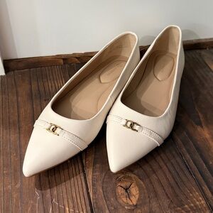 New Gianni Bernini Bentley Pointed toe Cream Flats with Gold Accent